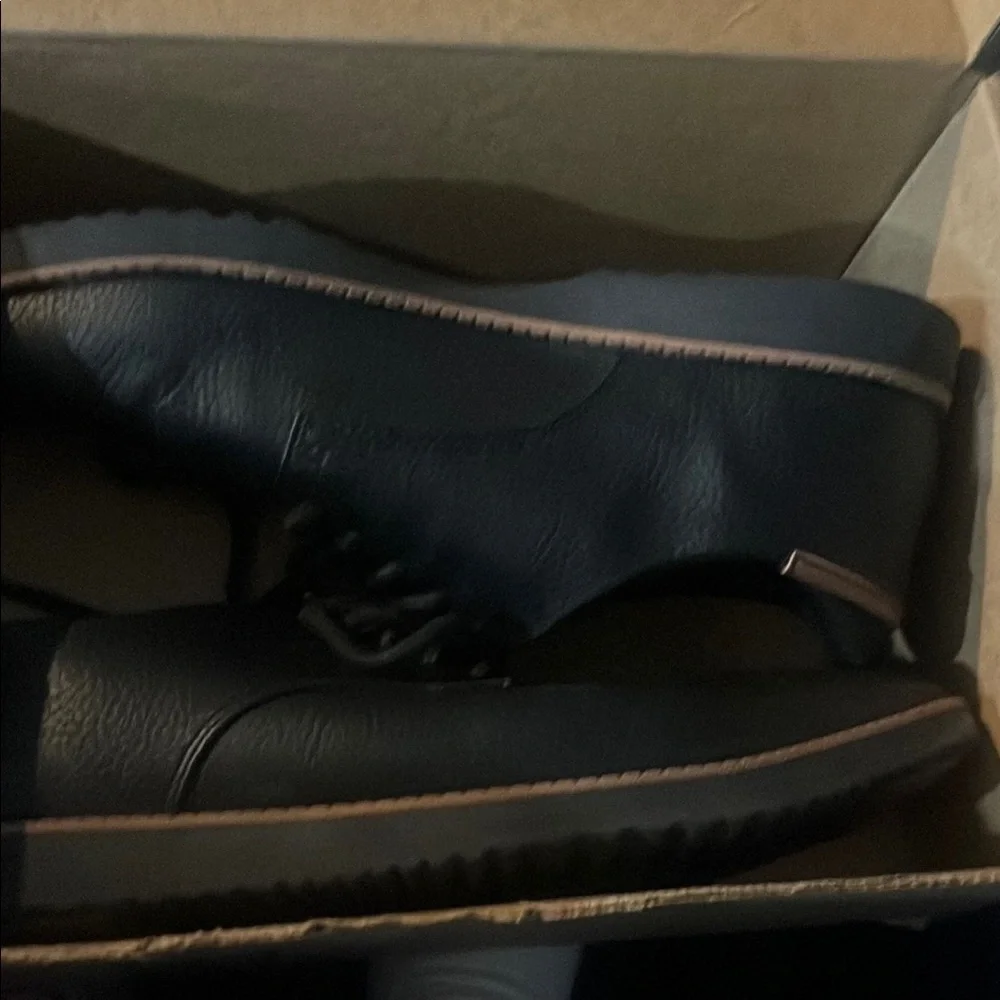 Dr. Scholl's Black Oxford Shoes with Textured Leather and Contrasting Sole - Picture 8 of 8
